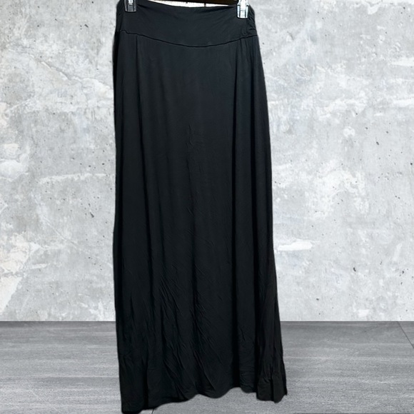 Black Maxi Skirt Slit medium - Picture 2 of 5
